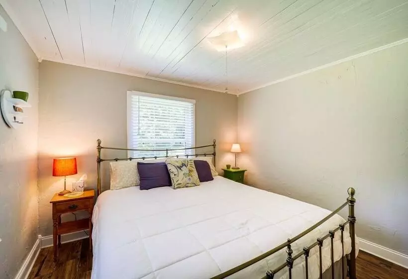On Site Stream: Serene Cottage In Bakersville!