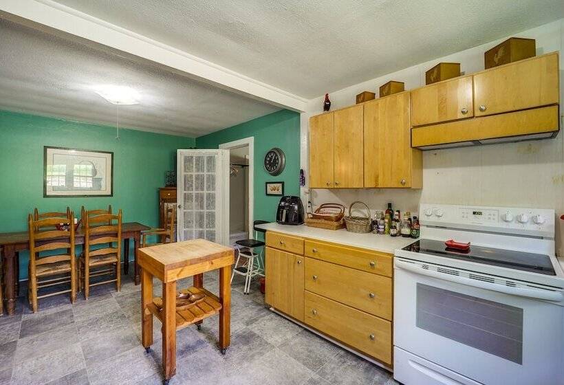 On Site Stream: Serene Cottage In Bakersville!