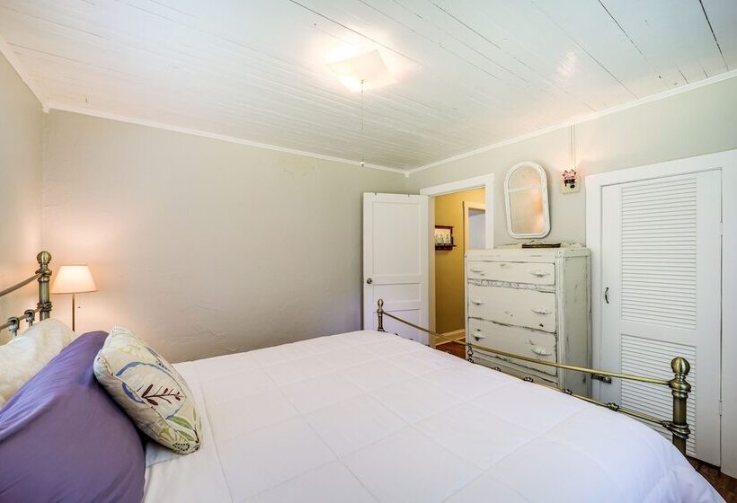 On Site Stream: Serene Cottage In Bakersville!