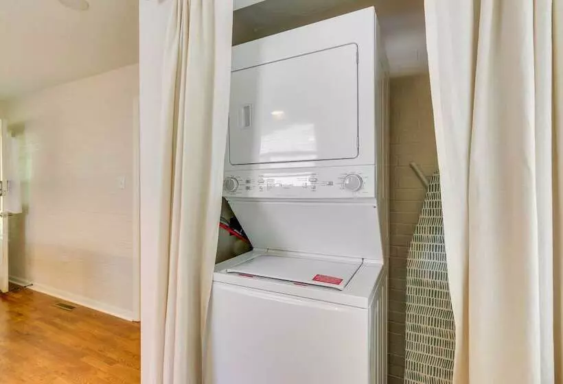 Pet Friendly Berryville Home: Walk To Main Street!