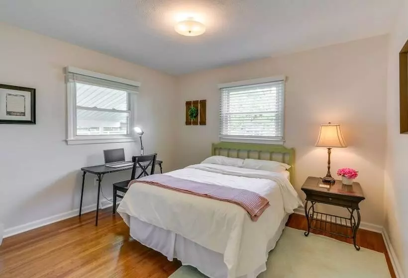 Pet Friendly Berryville Home: Walk To Main Street!