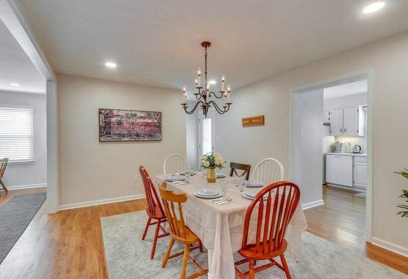 Pet Friendly Berryville Home: Walk To Main Street!