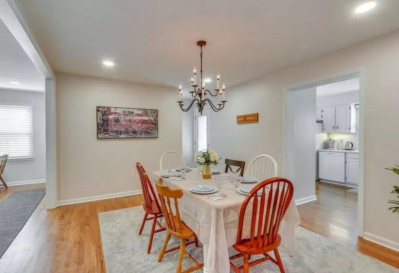 Pet Friendly Berryville Home: Walk To Main Street!