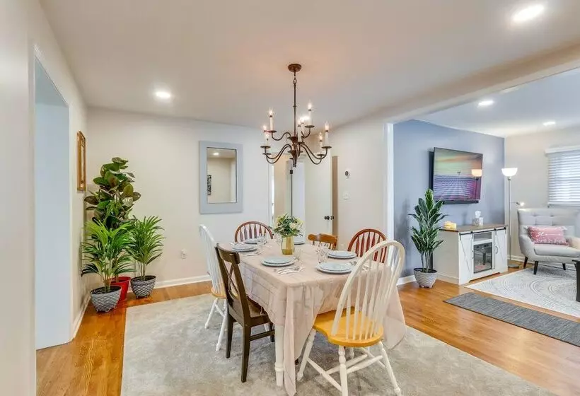 Pet Friendly Berryville Home: Walk To Main Street!