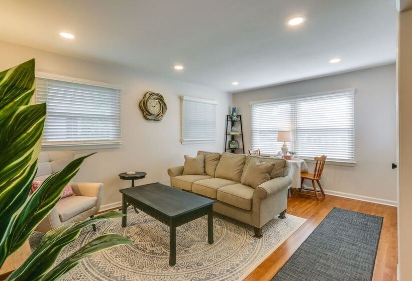 Pet Friendly Berryville Home: Walk To Main Street!