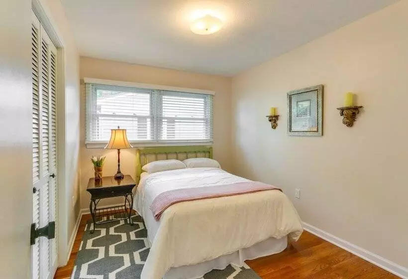 Pet Friendly Berryville Home: Walk To Main Street!