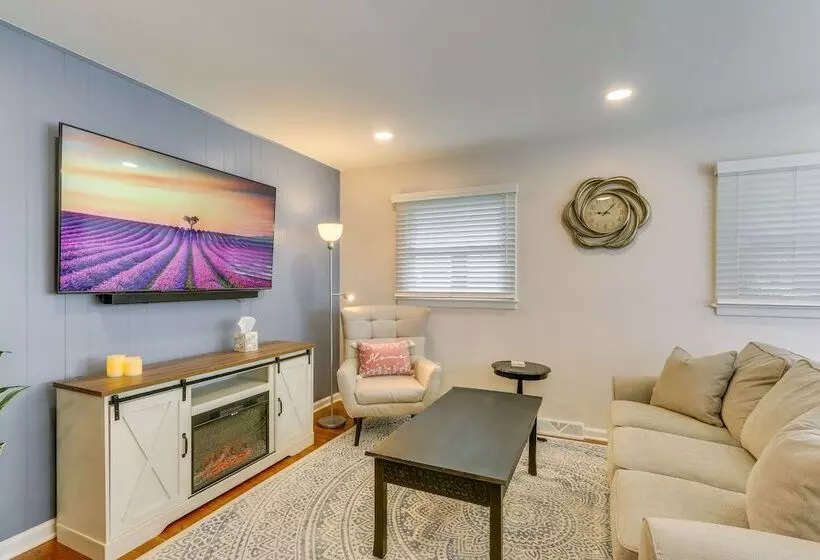 Pet Friendly Berryville Home: Walk To Main Street!