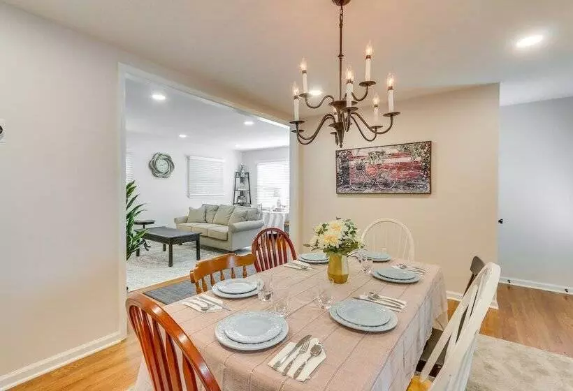 Pet Friendly Berryville Home: Walk To Main Street!