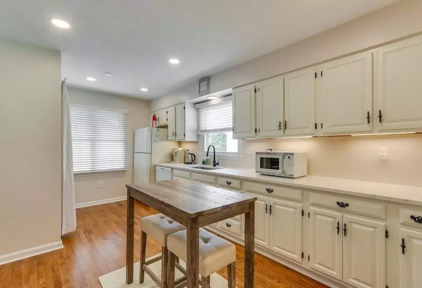 Pet Friendly Berryville Home: Walk To Main Street!