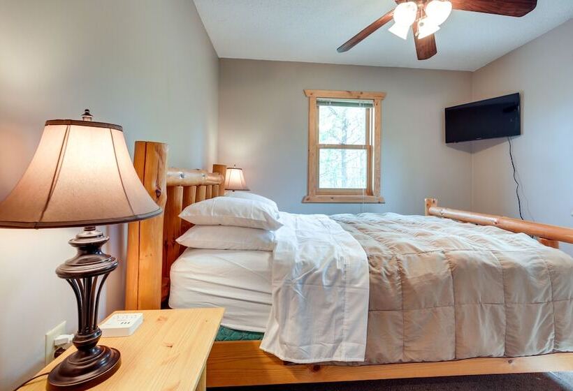 Pet Friendly Iron River Cabin With Fire Pit!