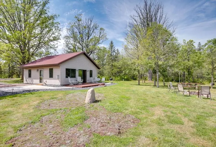 Pet Friendly Iron River Cabin With Fire Pit!