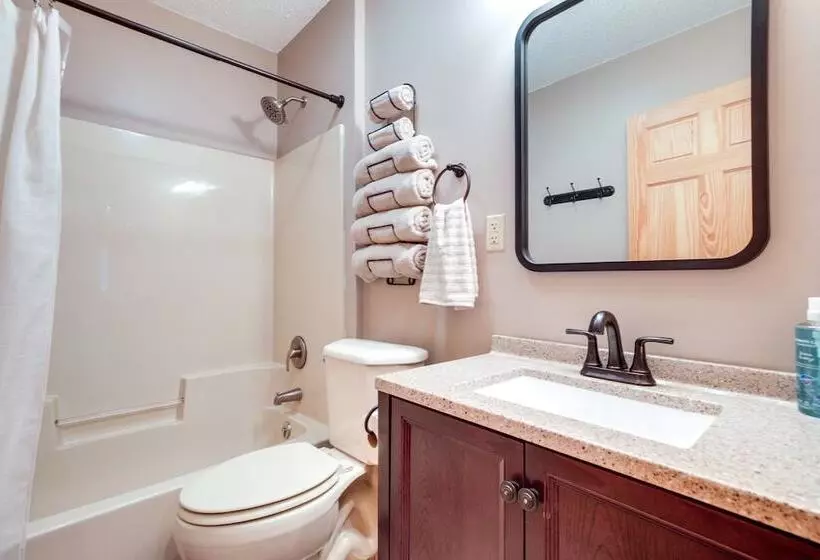 Pet Friendly Iron River Cabin With Fire Pit!