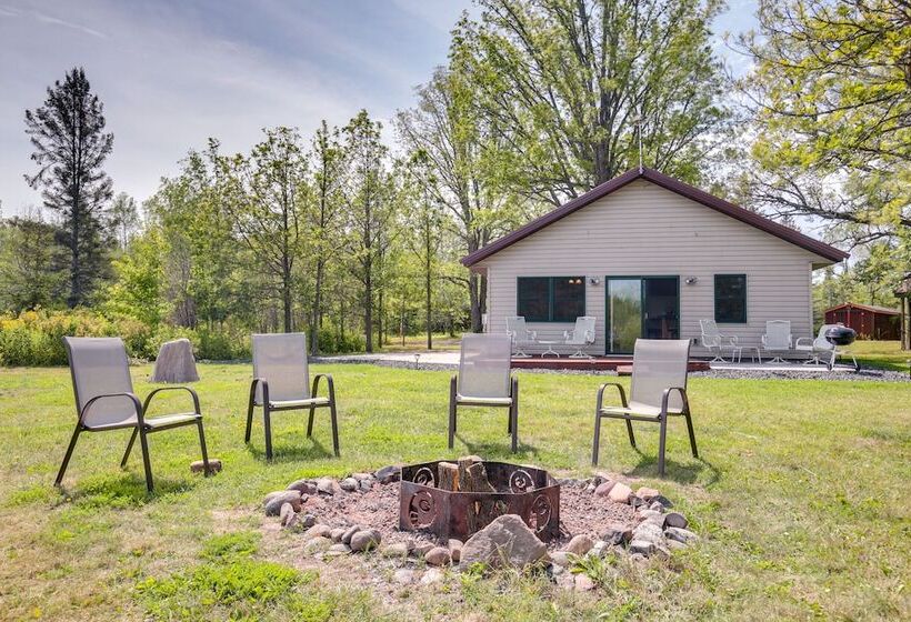 Pet Friendly Iron River Cabin With Fire Pit!