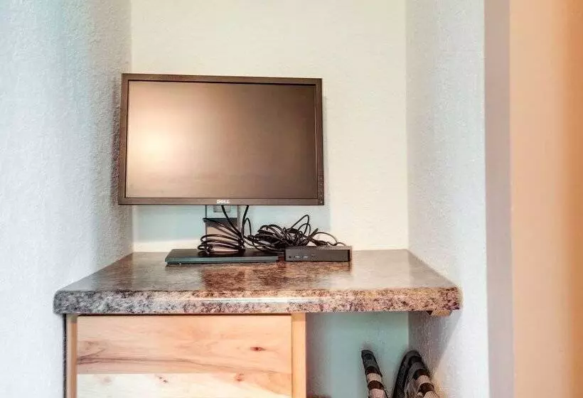 Pet Friendly Iron River Cabin With Fire Pit!