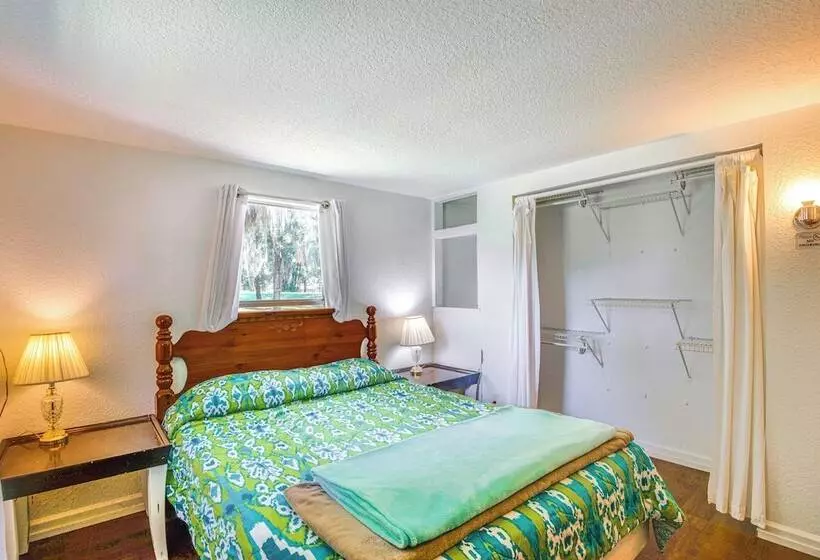 Quiet Crescent City Home W/ Fire Pit, Boat Parking
