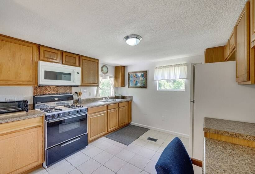 Quiet Crescent City Home W/ Fire Pit, Boat Parking