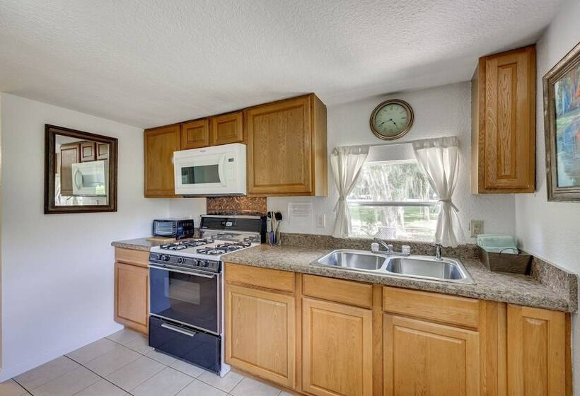 Quiet Crescent City Home W/ Fire Pit, Boat Parking