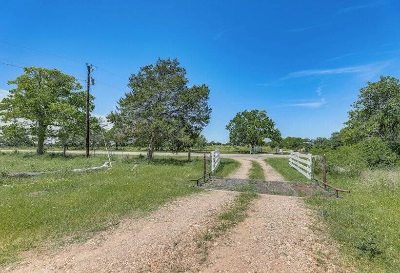 La Grange Tiny Home: 22 Acres & Near Wine Country