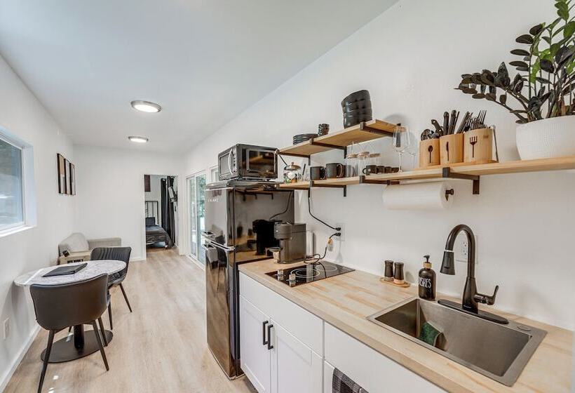 La Grange Tiny Home: 22 Acres & Near Wine Country