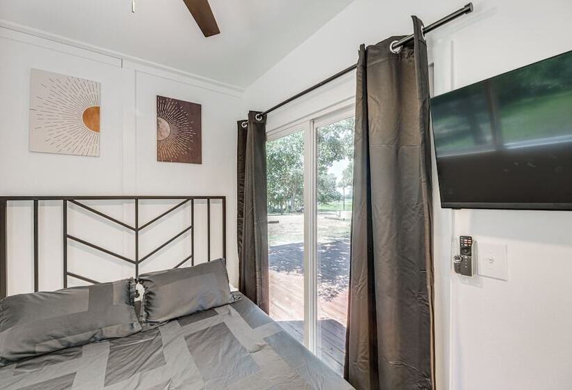 La Grange Tiny Home: 22 Acres & Near Wine Country