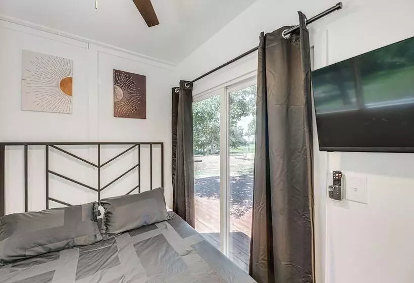La Grange Tiny Home: 22 Acres & Near Wine Country