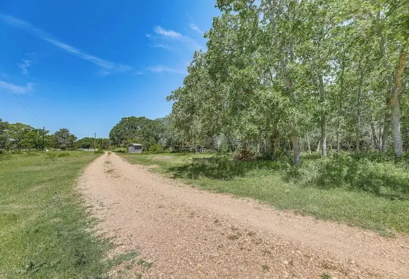 La Grange Tiny Home: 22 Acres & Near Wine Country