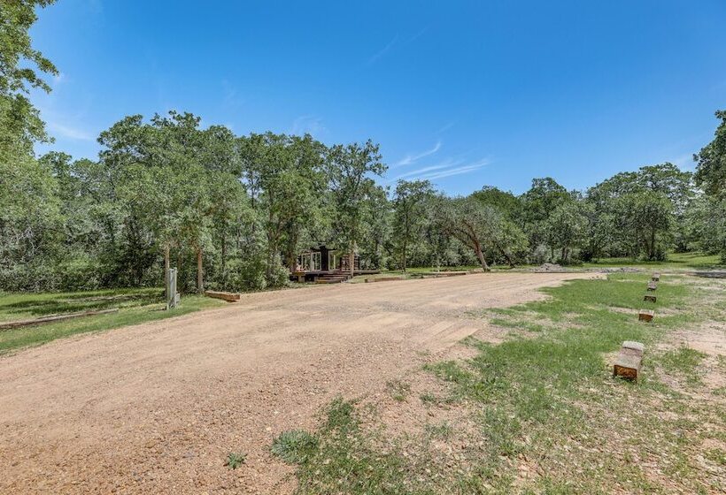 La Grange Tiny Home: 22 Acres & Near Wine Country