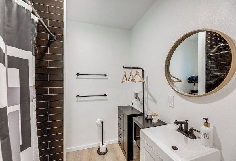 La Grange Tiny Home: 22 Acres & Near Wine Country