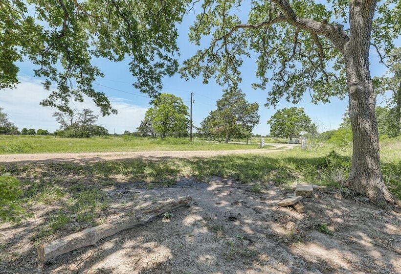 La Grange Tiny Home: 22 Acres & Near Wine Country
