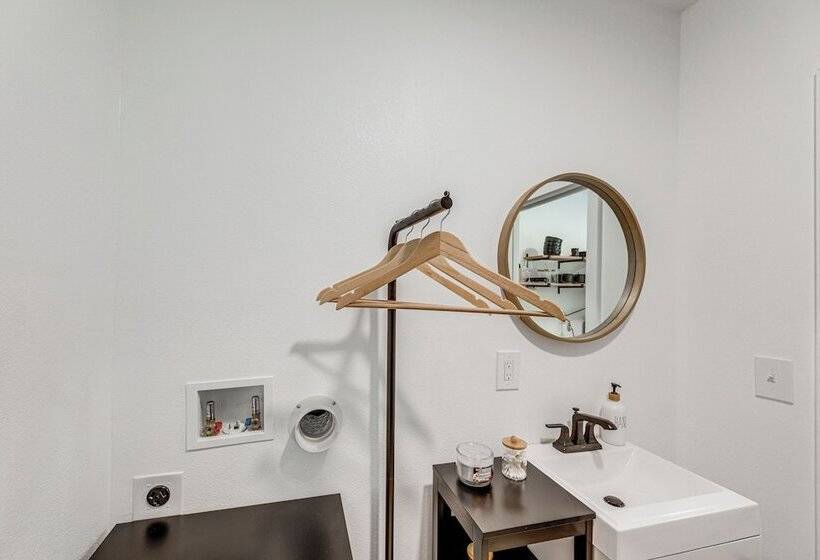 La Grange Tiny Home: 22 Acres & Near Wine Country