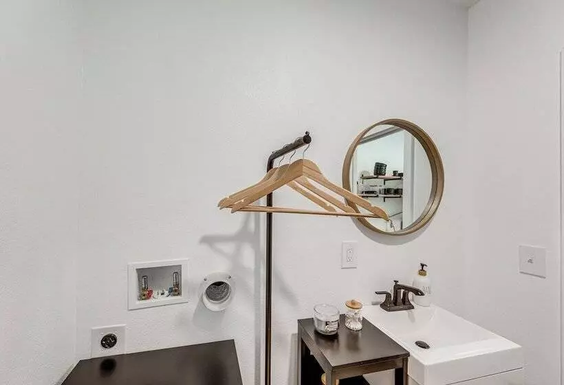 La Grange Tiny Home: 22 Acres & Near Wine Country