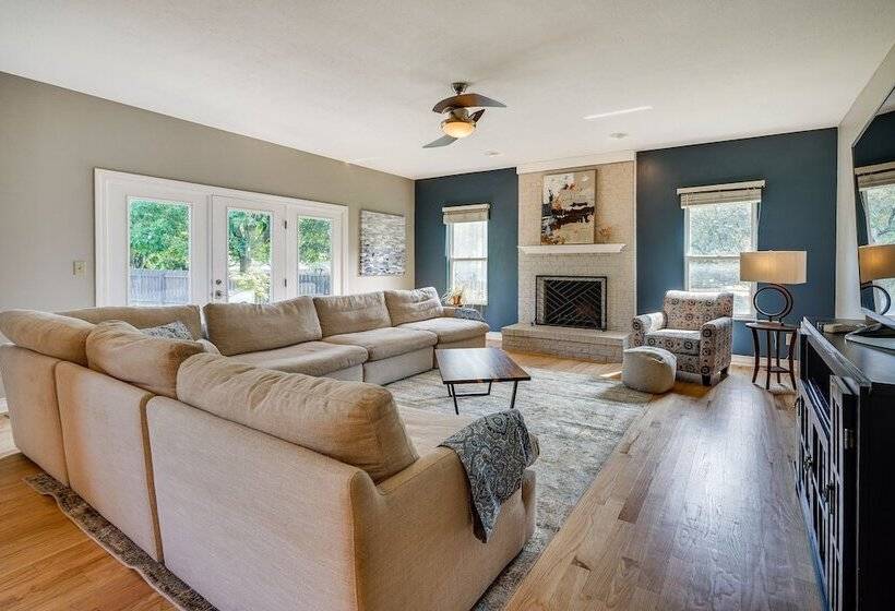 Spacious Lewis Center Home W/ Yard & Gas Grill!