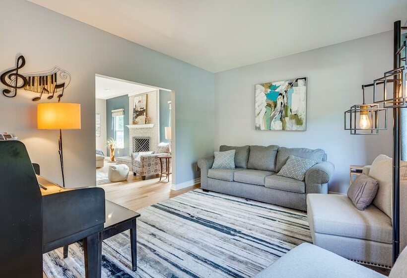 Spacious Lewis Center Home W/ Yard & Gas Grill!