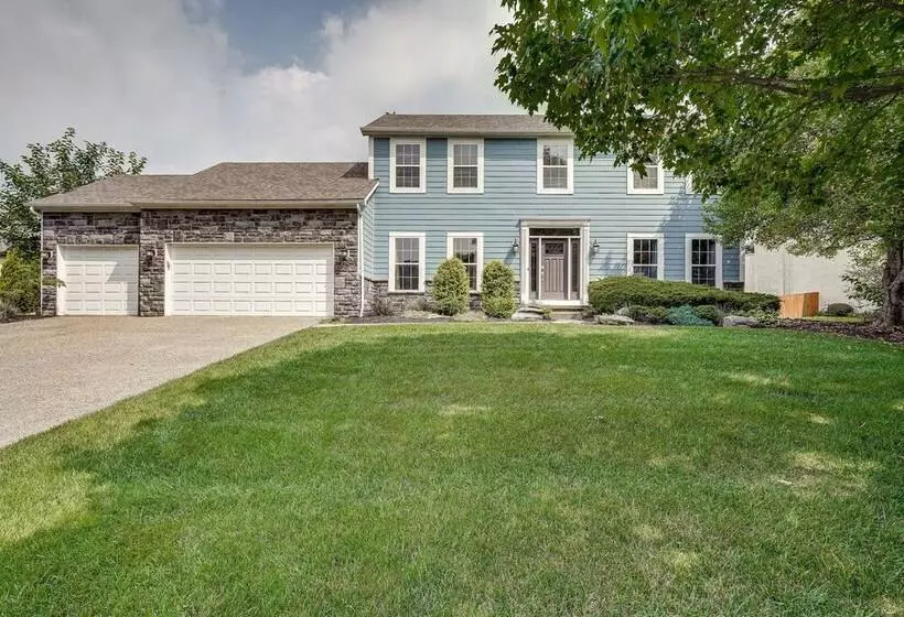 Spacious Lewis Center Home W/ Yard & Gas Grill!