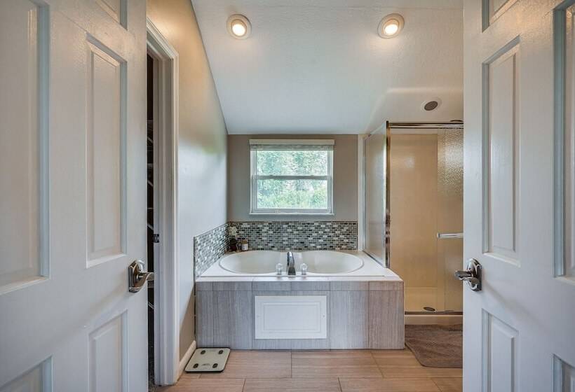 Spacious Lewis Center Home W/ Yard & Gas Grill!