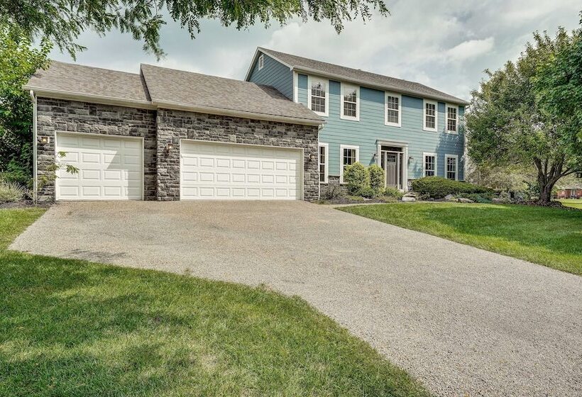 Spacious Lewis Center Home W/ Yard & Gas Grill!