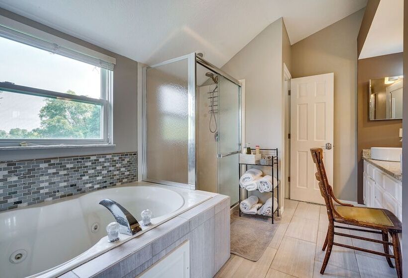 Spacious Lewis Center Home W/ Yard & Gas Grill!