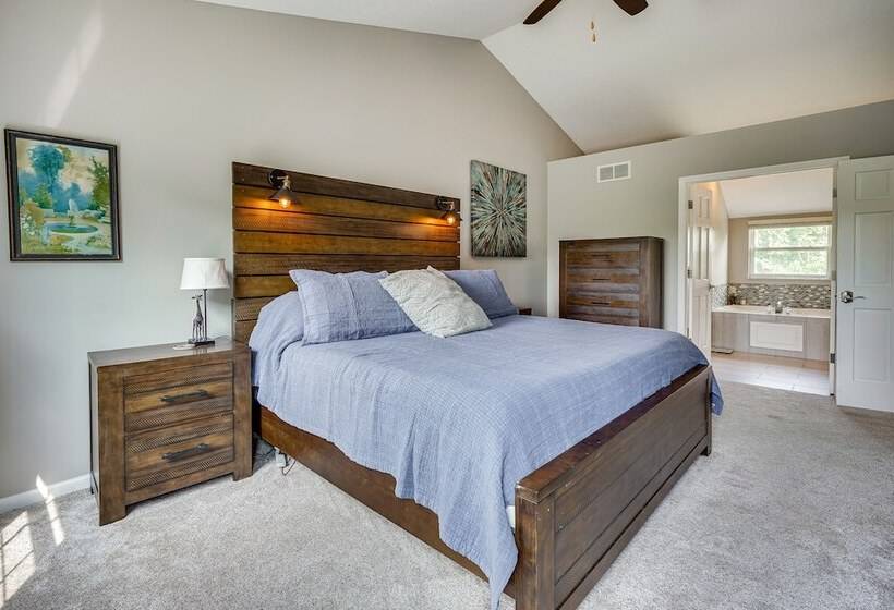 Spacious Lewis Center Home W/ Yard & Gas Grill!