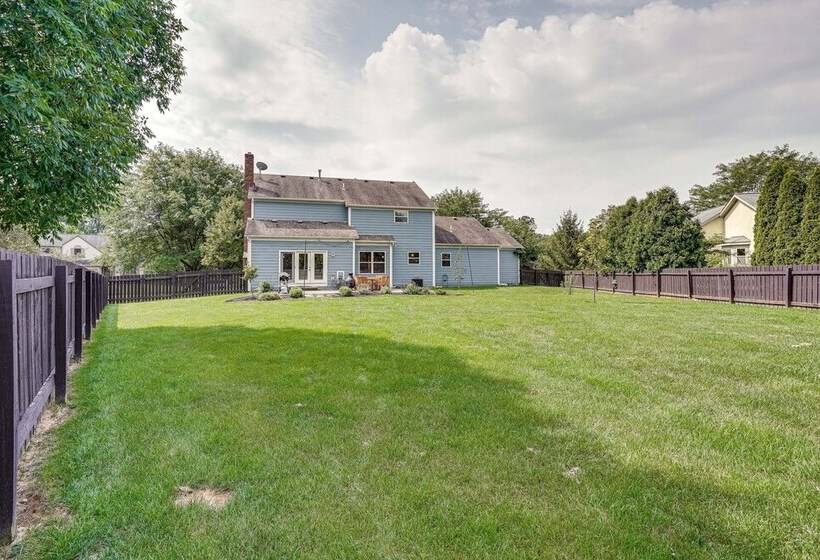 Spacious Lewis Center Home W/ Yard & Gas Grill!