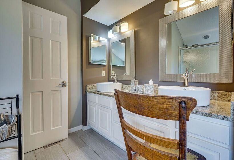 Spacious Lewis Center Home W/ Yard & Gas Grill!