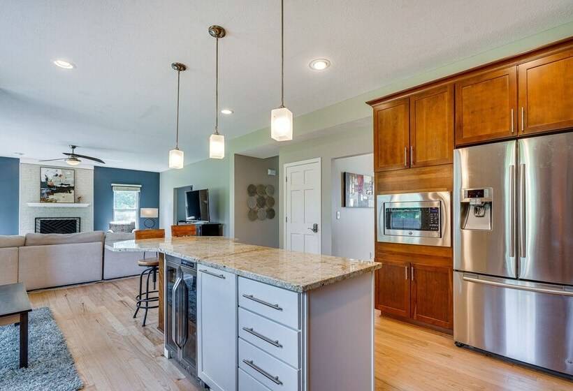 Spacious Lewis Center Home W/ Yard & Gas Grill!