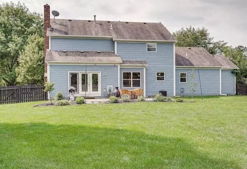 Spacious Lewis Center Home W/ Yard & Gas Grill!