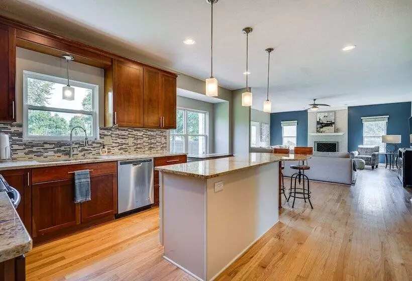 Spacious Lewis Center Home W/ Yard & Gas Grill!