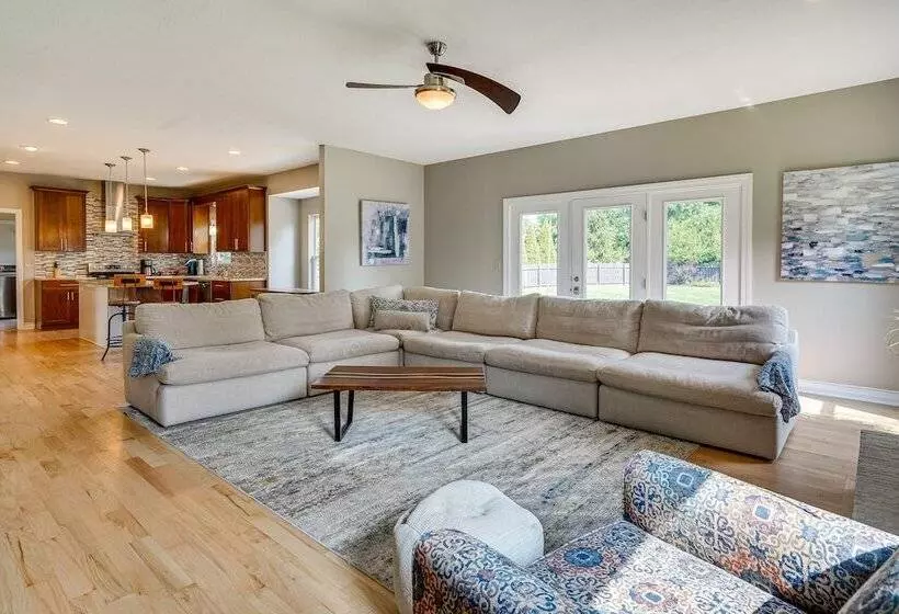 Spacious Lewis Center Home W/ Yard & Gas Grill!