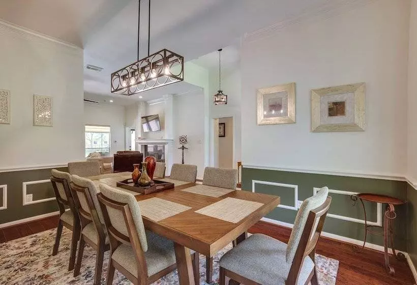 Montgomery Home: Yard, Heated Pool, & Hot Tub!