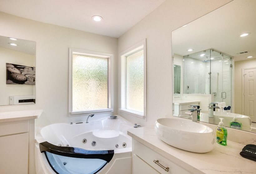 Montgomery Home: Yard, Heated Pool, & Hot Tub!