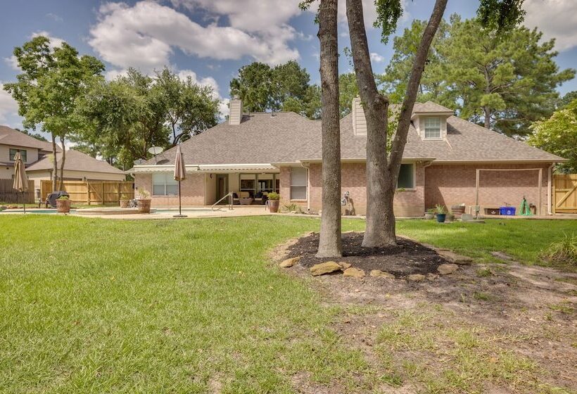 Montgomery Home: Yard, Heated Pool, & Hot Tub!