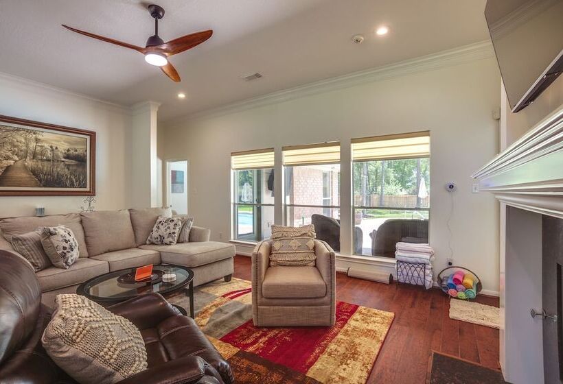 Montgomery Home: Yard, Heated Pool, & Hot Tub!