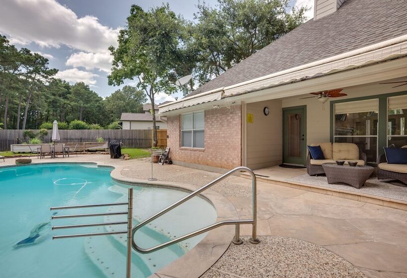 Montgomery Home: Yard, Heated Pool, & Hot Tub!
