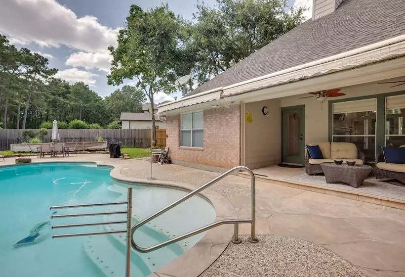 Montgomery Home: Yard, Heated Pool, & Hot Tub!